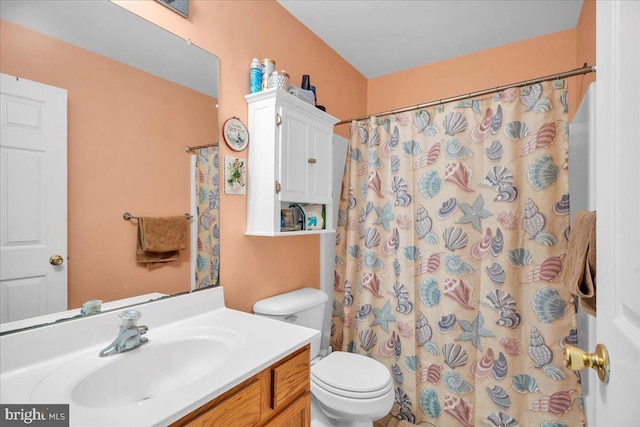 full bathroom with curtained shower, toilet, and vanity