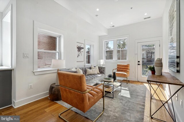 living area with visible vents, recessed lighting, baseboards, and wood finished floors