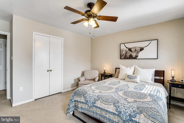 bedroom featuring light carpet, a closet, baseboards, and a ceiling fan