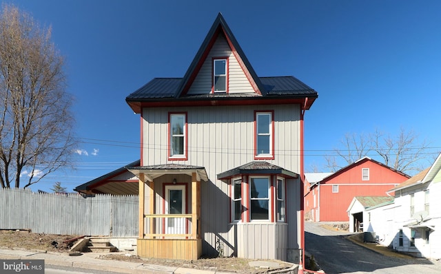 view of front facade with metal roof and fence