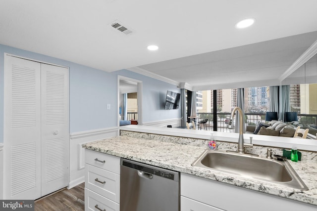 kitchen with visible vents, ornamental molding, a sink, stainless steel dishwasher, and open floor plan