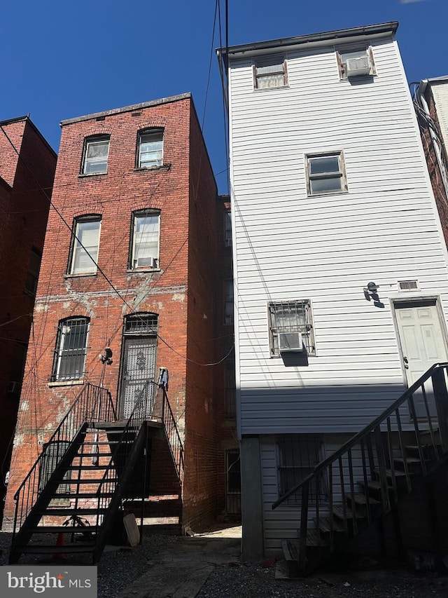 view of front facade featuring cooling unit