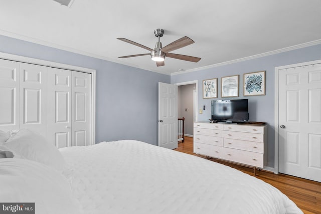 bedroom featuring a closet, crown molding, a ceiling fan, and wood finished floors