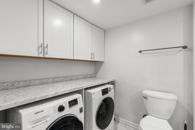 washroom with visible vents, baseboards, and washer and clothes dryer