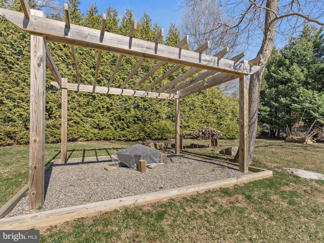 view of yard with a pergola