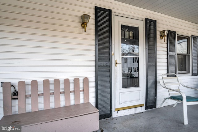 property entrance with covered porch