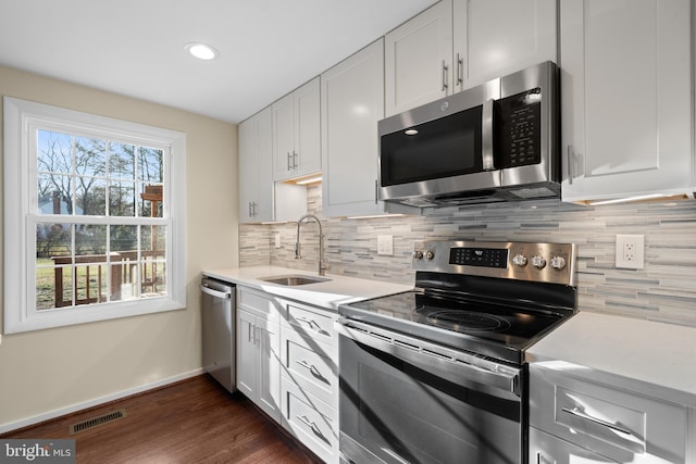 kitchen with visible vents, stainless steel appliances, light countertops, and a sink