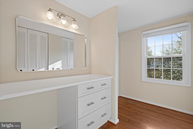 details with visible vents, baseboards, and wood finished floors