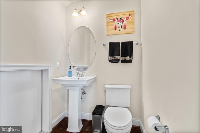 bathroom featuring toilet and baseboards