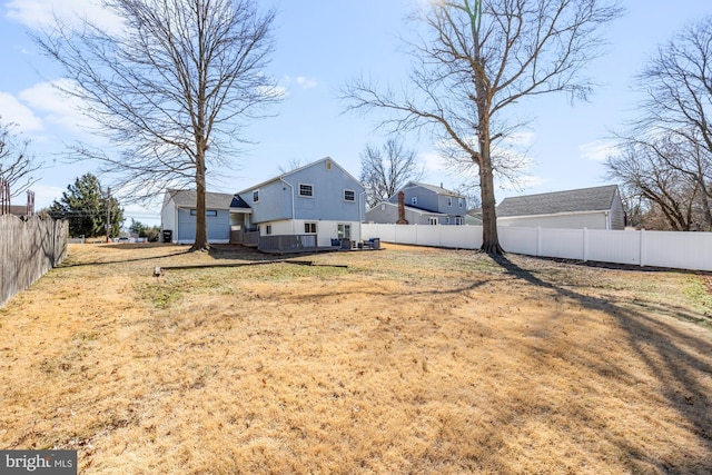 view of yard featuring a fenced backyard