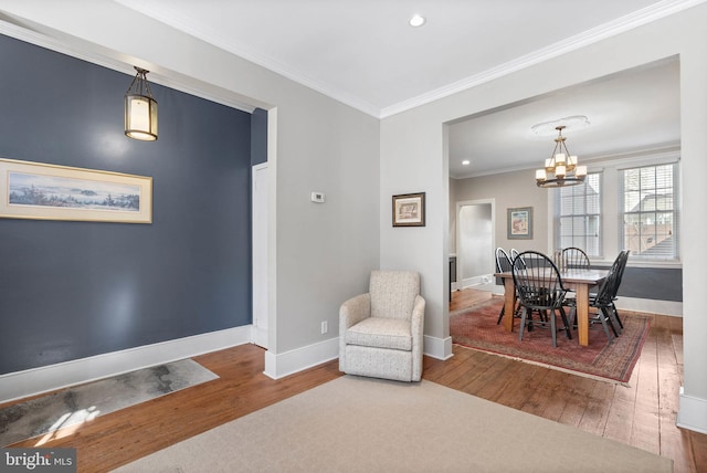 dining area featuring crown molding, baseboards, a chandelier, hardwood / wood-style floors, and recessed lighting