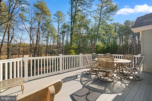 deck with outdoor dining space