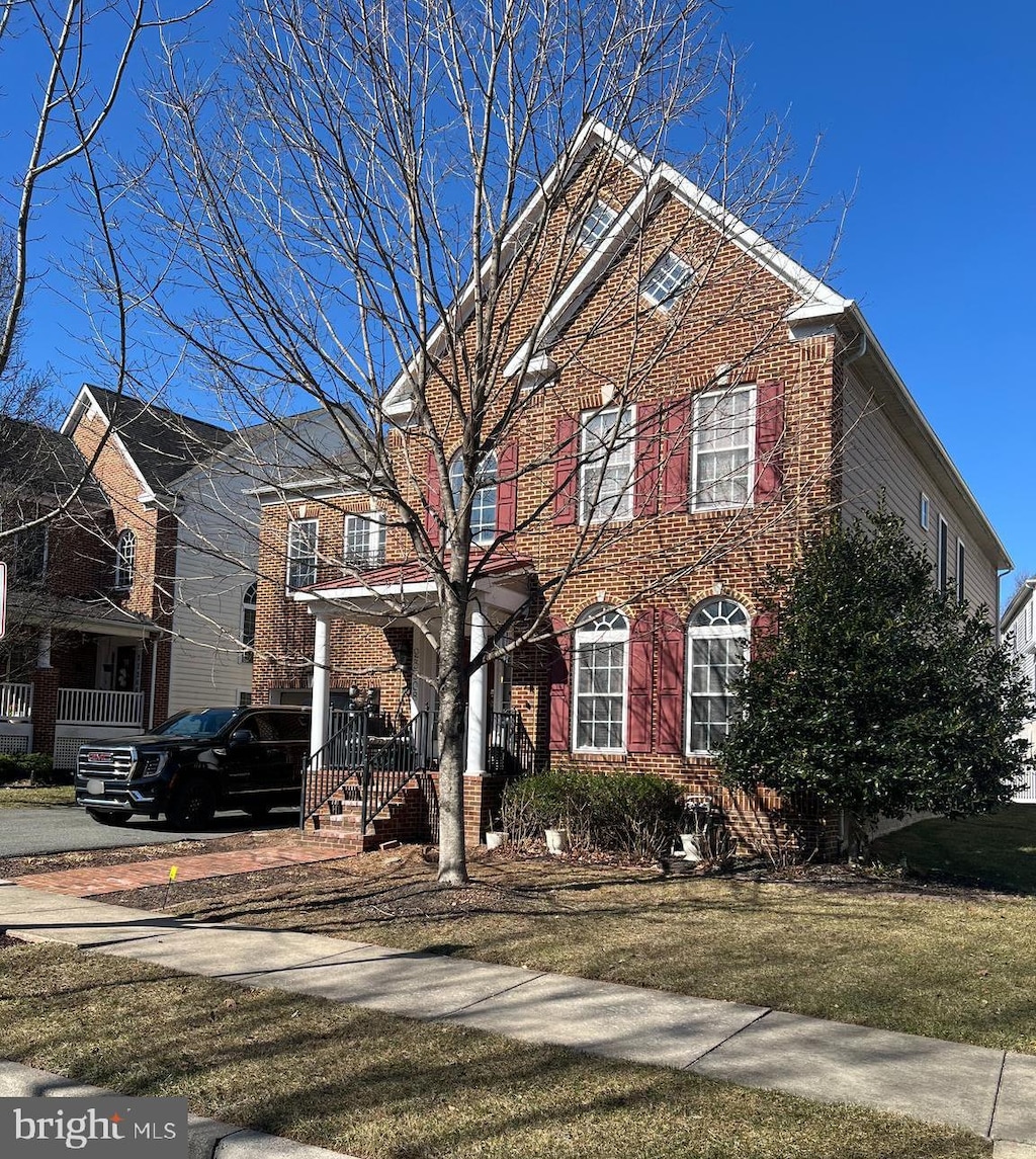 view of front facade featuring brick siding