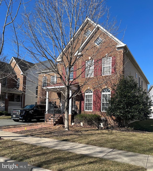 view of front facade featuring brick siding