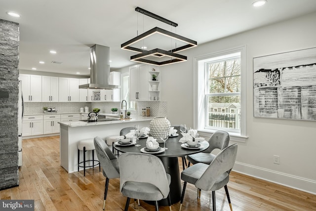 dining space with recessed lighting, visible vents, baseboards, and light wood-style flooring