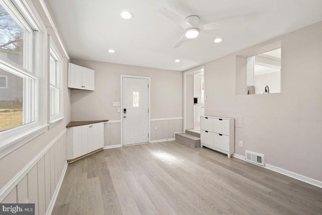 washroom featuring a ceiling fan, visible vents, recessed lighting, wainscoting, and light wood-type flooring