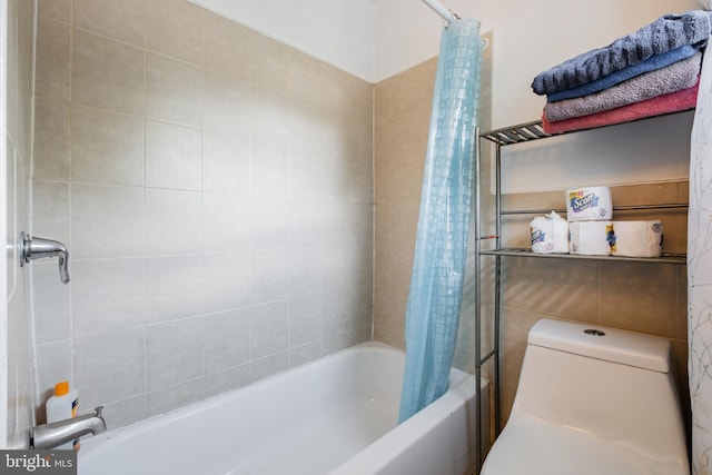 bathroom featuring toilet and shower / bath combo