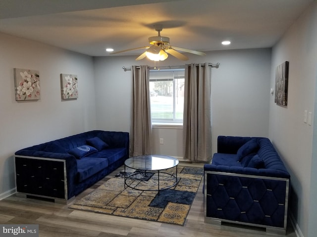 living area featuring recessed lighting, wood finished floors, baseboards, and ceiling fan