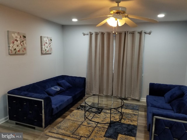 living area with a ceiling fan, recessed lighting, wood finished floors, and baseboards