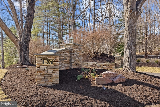 view of community / neighborhood sign