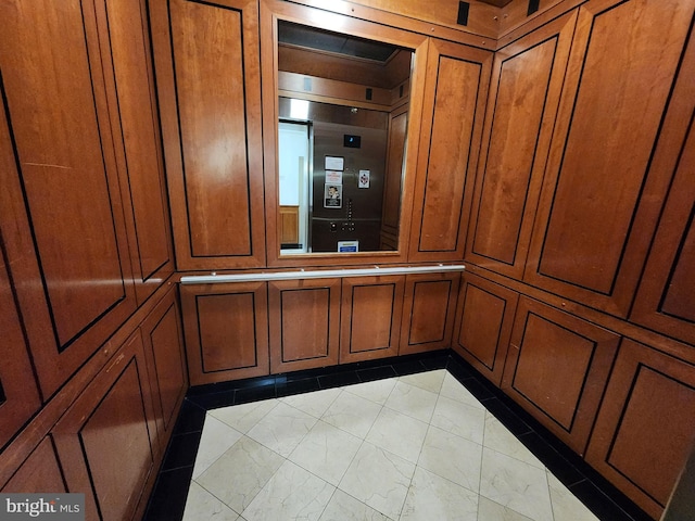 room details featuring elevator