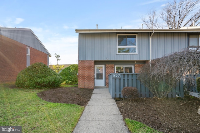 view of front of property featuring brick siding