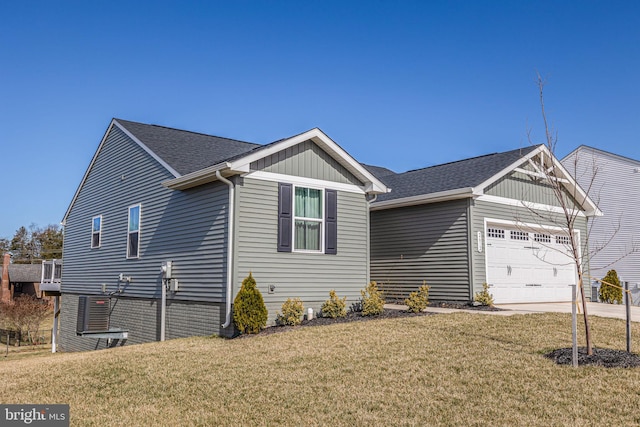 view of front facade featuring a front lawn, an attached garage, concrete driveway, and roof with shingles