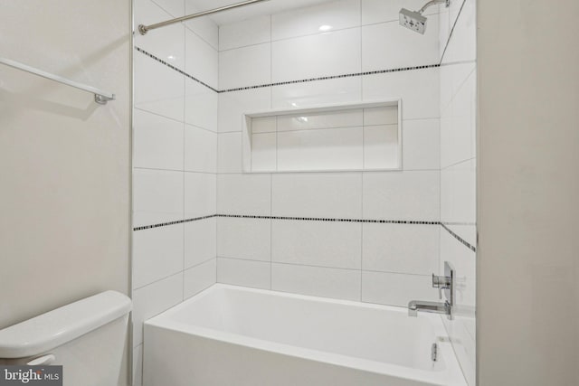 bathroom with toilet and washtub / shower combination