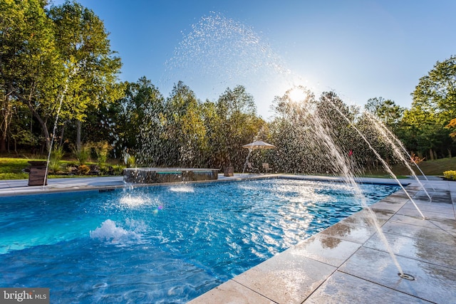 view of swimming pool