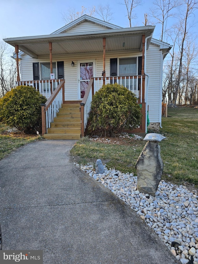 view of front of property featuring a porch