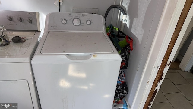 28 Harding Ave, Pennsville, NJ 08070 - laundry area featuring washing machine and clothes dryer, laundry area, and light tile patterned floors