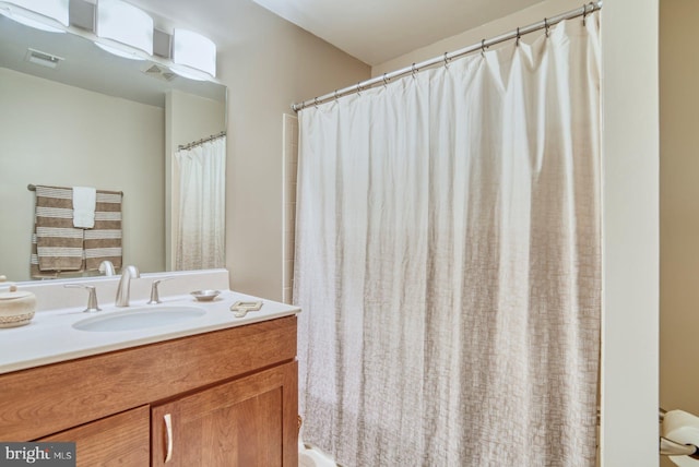 full bathroom with visible vents, vanity, and a shower with curtain