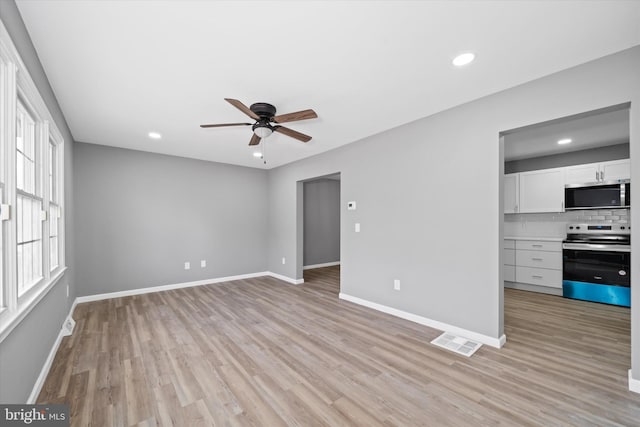 interior space with visible vents, baseboards, light wood-type flooring, recessed lighting, and a ceiling fan