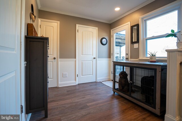 entrance foyer with recessed lighting, baseboards, ornamental molding, and dark wood-style flooring