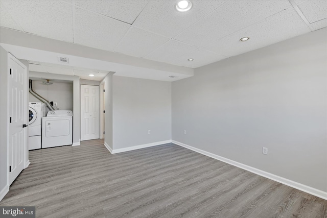 interior space featuring visible vents, wood finished floors, recessed lighting, separate washer and dryer, and baseboards