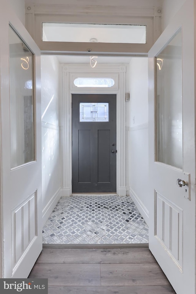 entryway featuring wood finished floors