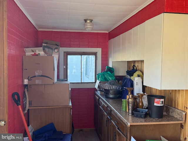 kitchen featuring ornamental molding