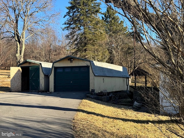 view of detached garage