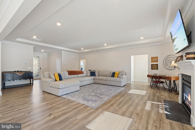 living area with light wood finished floors, a fireplace with flush hearth, recessed lighting, and baseboards