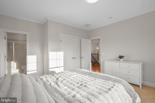 bedroom featuring light carpet, baseboards, a closet, and ornamental molding