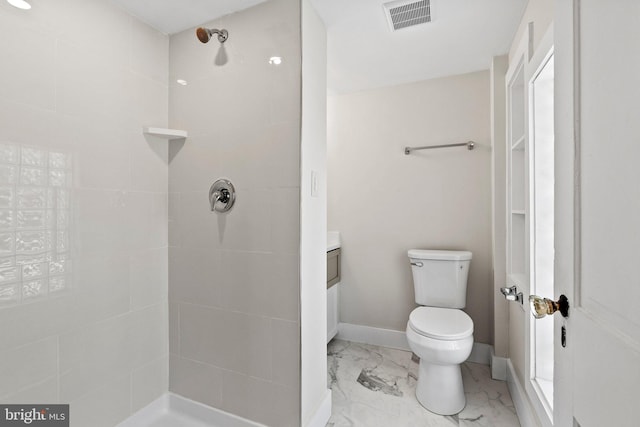 full bath with visible vents, baseboards, toilet, a tile shower, and marble finish floor