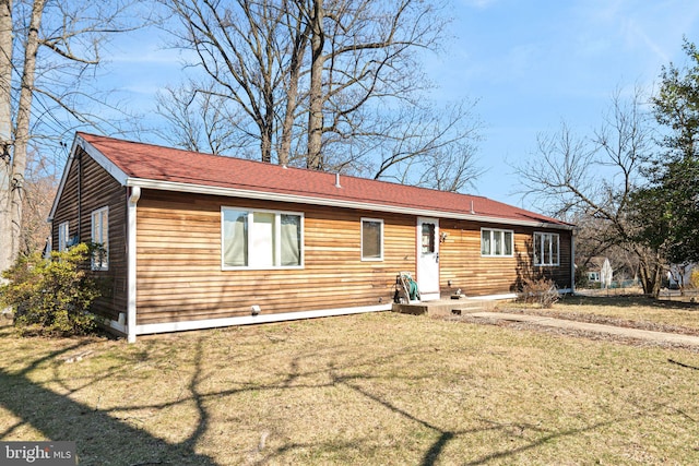 view of front of house featuring a front yard