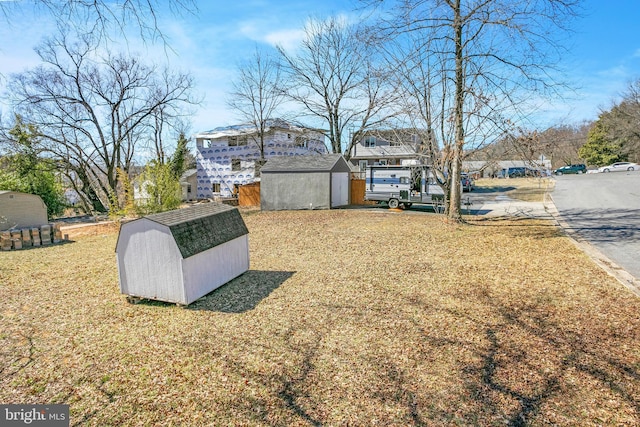 view of yard featuring a storage unit and an outdoor structure