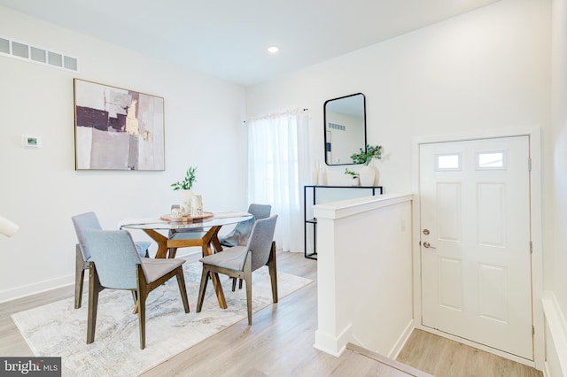 dining space featuring visible vents, recessed lighting, light wood-type flooring, and baseboards