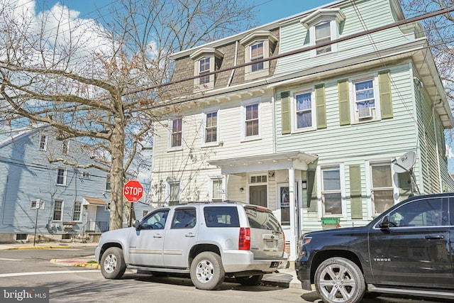 victorian home featuring mansard roof