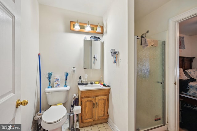 full bathroom featuring baseboards, toilet, a stall shower, and vanity