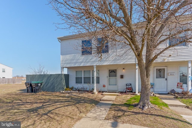 view of front of house with covered porch and fence