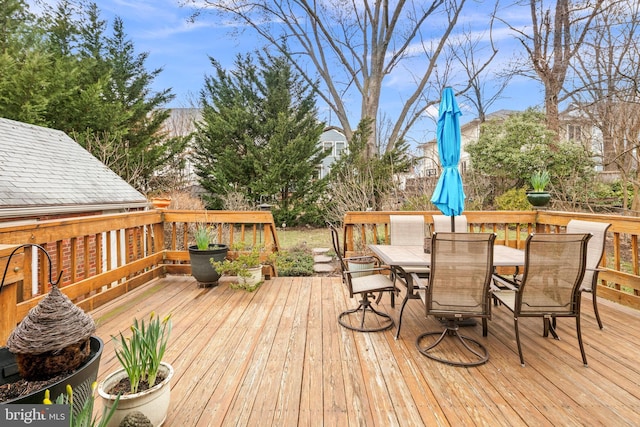 deck featuring outdoor dining space