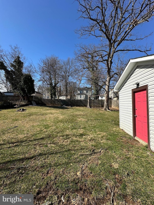 view of yard with an outbuilding and fence