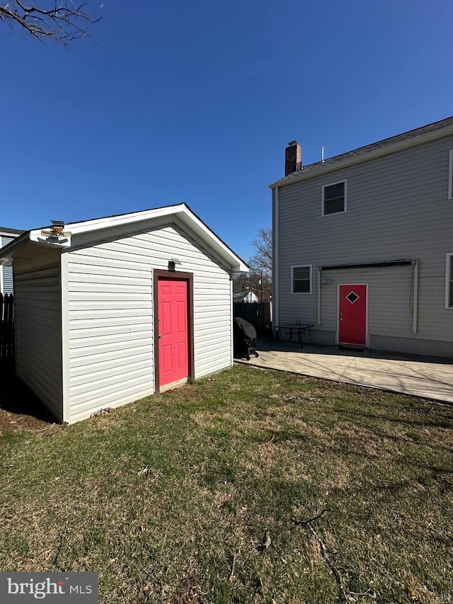 exterior space featuring an outbuilding